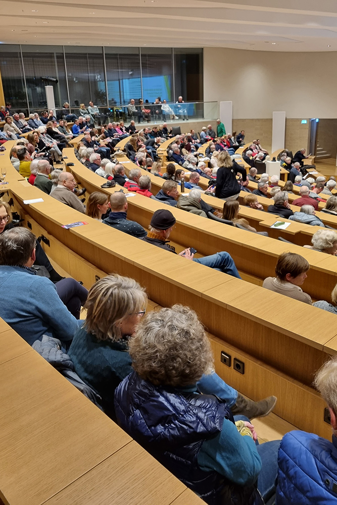 Das Publikum im Auditorium in Schloss Herrenhausen.